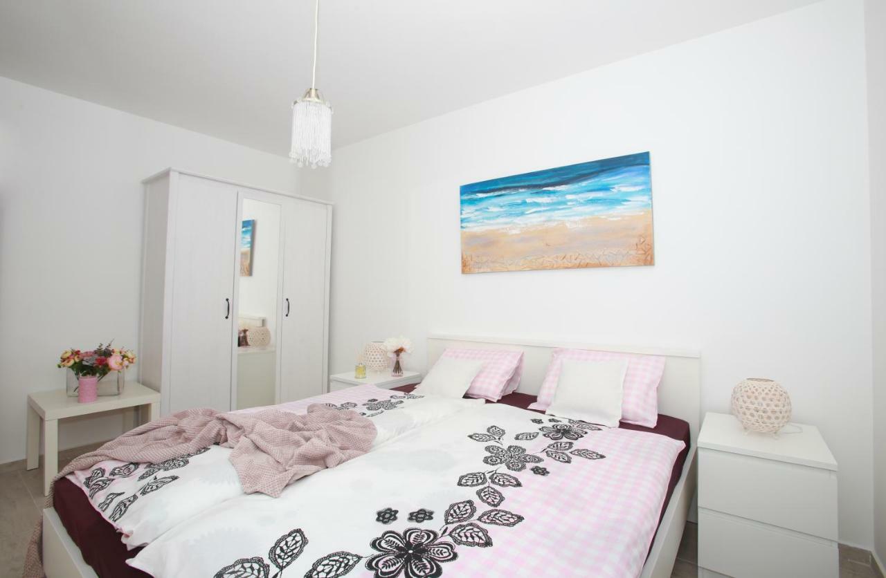 Apartments Melin Malinska Bagian luar foto