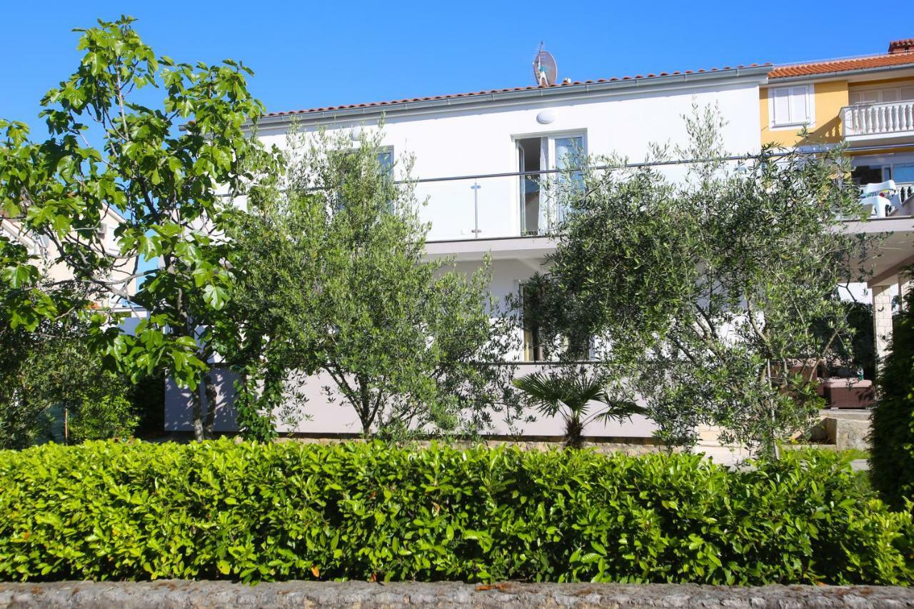 Apartments Melin Malinska Bagian luar foto