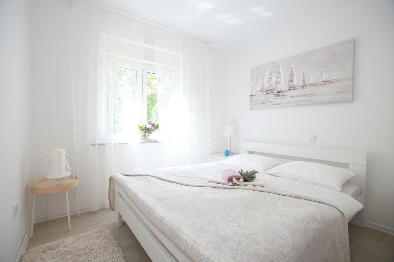 Apartments Melin Malinska Bagian luar foto